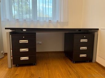 Kancelářský stůl