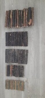 Různé druhy dřevěných schůdků pro domácí mazlíčky