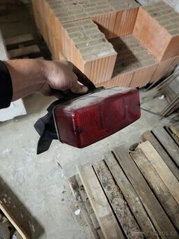 Yamaha XS 400 SE zadní světlo