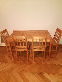 Jídelní stůl masiv dřevěný a 4 židle JYSK
