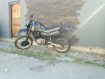 Suzuki DR 600