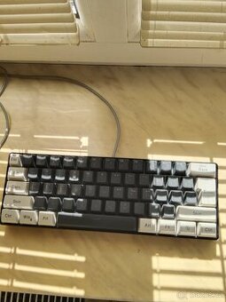 Prodám podsvícenou 61 key rgb gaming keyboard