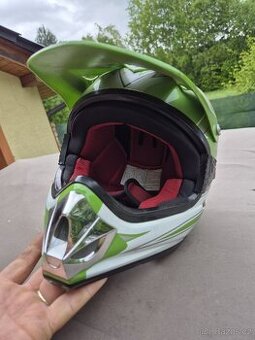 Prodám dětskou motokros přilbu - 1