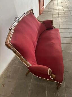 Stará sofa