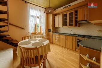 Prodej bytu 3+1, 117 m²,OV, s garáží, Louny, ul. Poděbradova