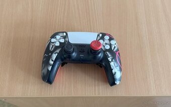 Ovladač PS5 od AimControllers