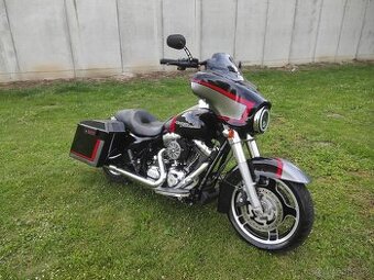 HARLEY DAVIDSON FLHX Street Glide