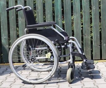 021-Mechanický invalidní vozík Meyra