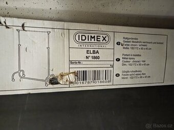 Přenosný věšák na ramínka