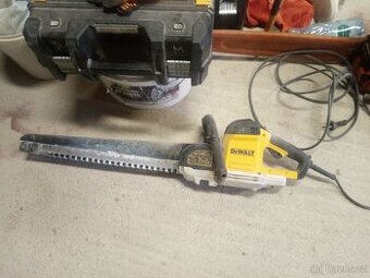 Aligátor DeWALT řezačka
