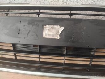 Přední mřížka Peugeot 208