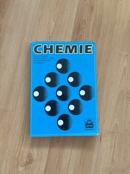 Učebnice chemie, fyziky a matematiky, tabulky a vzorce