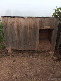 Zateplená psí bouda s předsíňkou