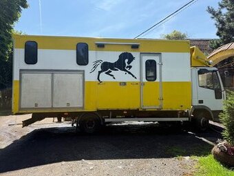 Kamion přepravník na koně