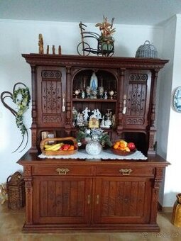 Starožitný příborník