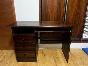 Pracovní stůl z masivního dřeva, tmavě hnědý