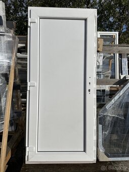 Dvere PVC  plné, OTV,  dovnitř levé, 945/2080