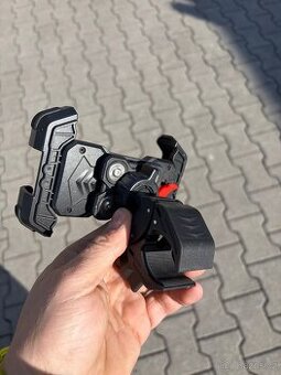 Držák na mobil navigaci