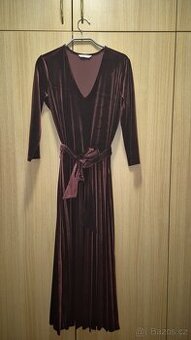 Velvet šaty