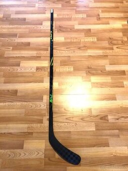 Hůl CCM Tacks AS4Pro, flex 85, pravá 29