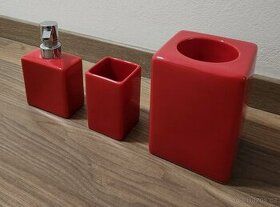 Koupelnová sada značky Kleine Wolke v červené barvě