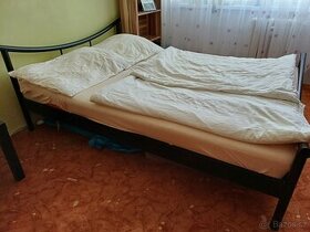 Kovová manželská postel