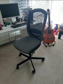 Kancelářská židle z Ikei