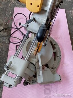 Pokosová pila DeWALT 712