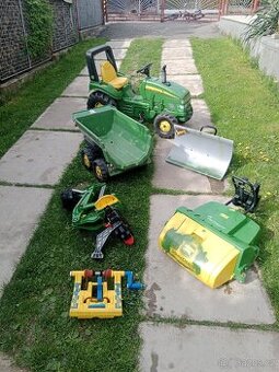 Šlapací traktor John Deer