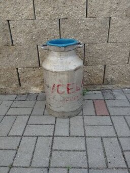 Konve na mléko, med