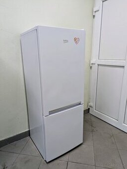 Lednice s mrazákem BEKO RCSA225K20W A+