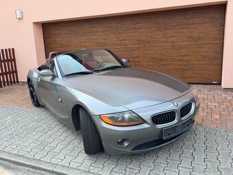 BMW Z4 2.5i (141kw) manuál, dovoz DE, červená kůže