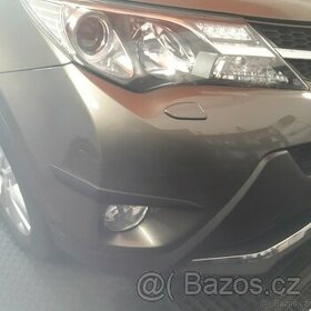 Plastové chrániče předního nárazníku na Toyota Rav4