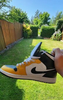 Jordan 1 Mid