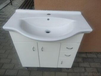 Koupelnové skříňky