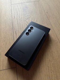 Samsung Galaxy S24 256GB šedý