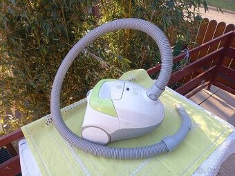 Vysavač ECG 1200W