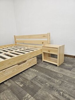 Úložný šuplík o délce 150cm.