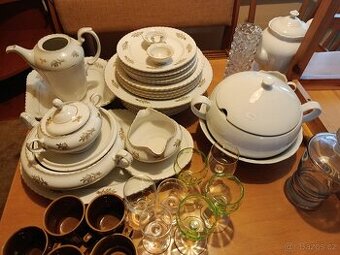 Starožitný porcelán -talíře, polévkové mísy - 1