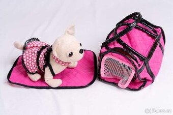 Pes v nosící tašce