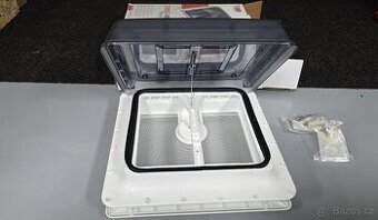 Karavan, střešní okno