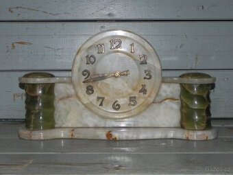 Staré mramorové krbové hodiny