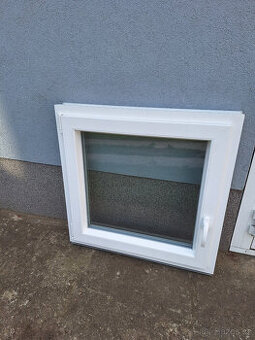 Nové plastové okno 850x840