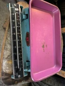 Retro kuchyňská váha - kovová