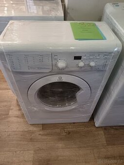 Automatická pracka Indesit