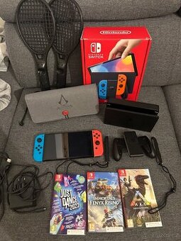 Nintendo Switch OLED + hry + příslušenství