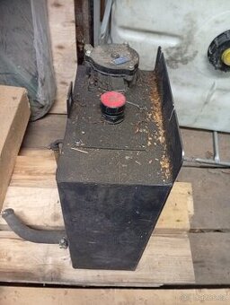 Hydraulická jednotka, nádoba