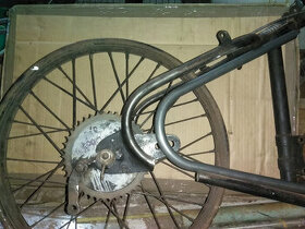 ČZ 125 T rám, zadní vidlice