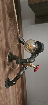 Dekorativní industrialní lampička"Horolezec"