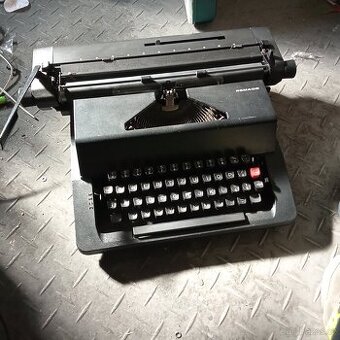 Psací stroj Remagg v plast. kufru